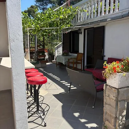 With Beautifull View Peace And Quiet Apartman Stomorska